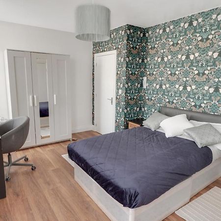 Place To Stay In Longbridge Barking  Esterno foto