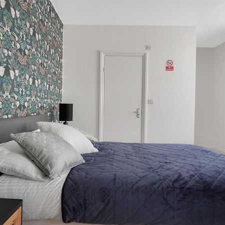 Place To Stay In Longbridge Barking  Esterno foto