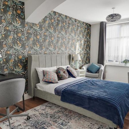 Place To Stay In Longbridge Barking  Esterno foto