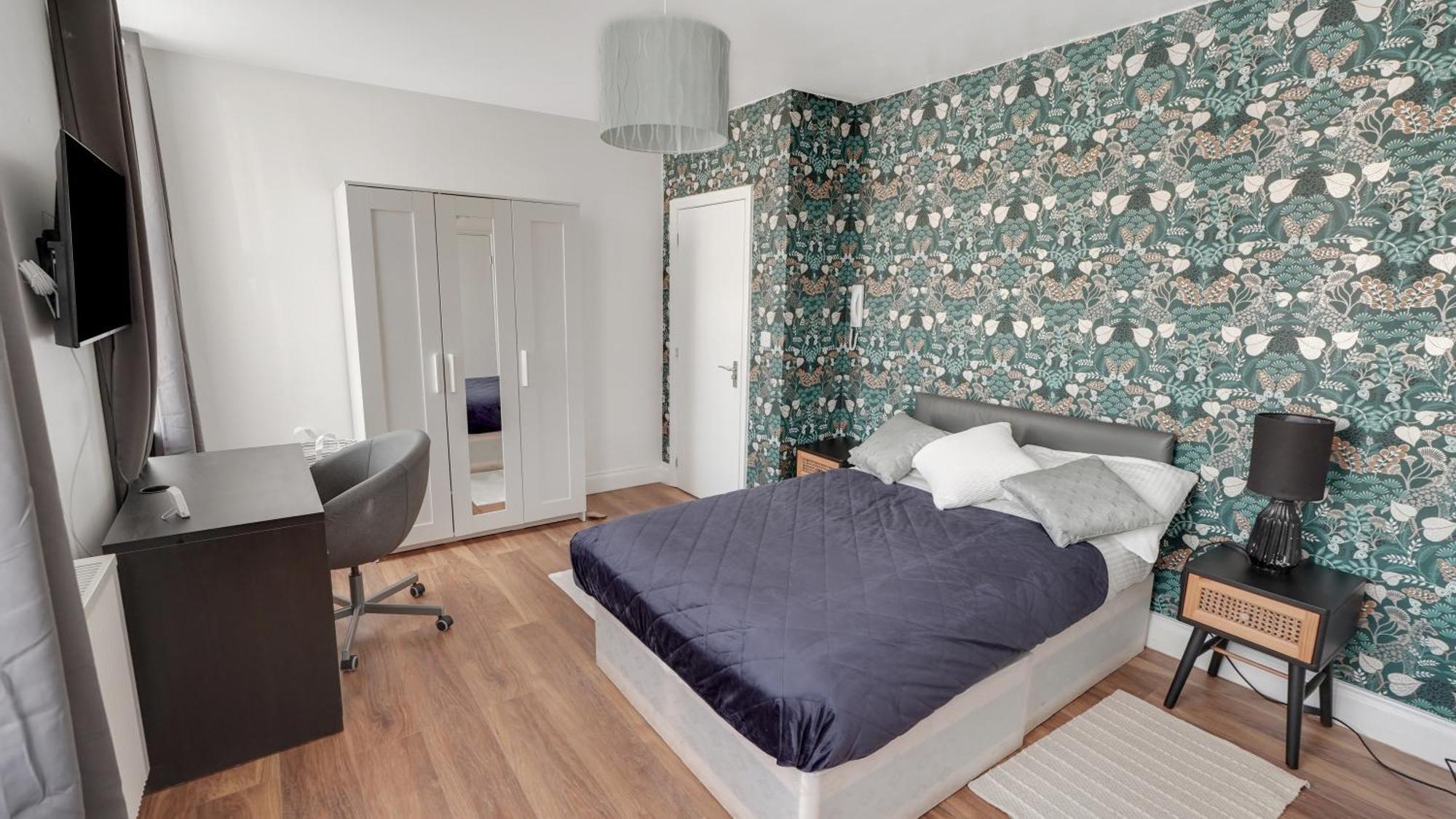 Place To Stay In Longbridge Barking  Esterno foto