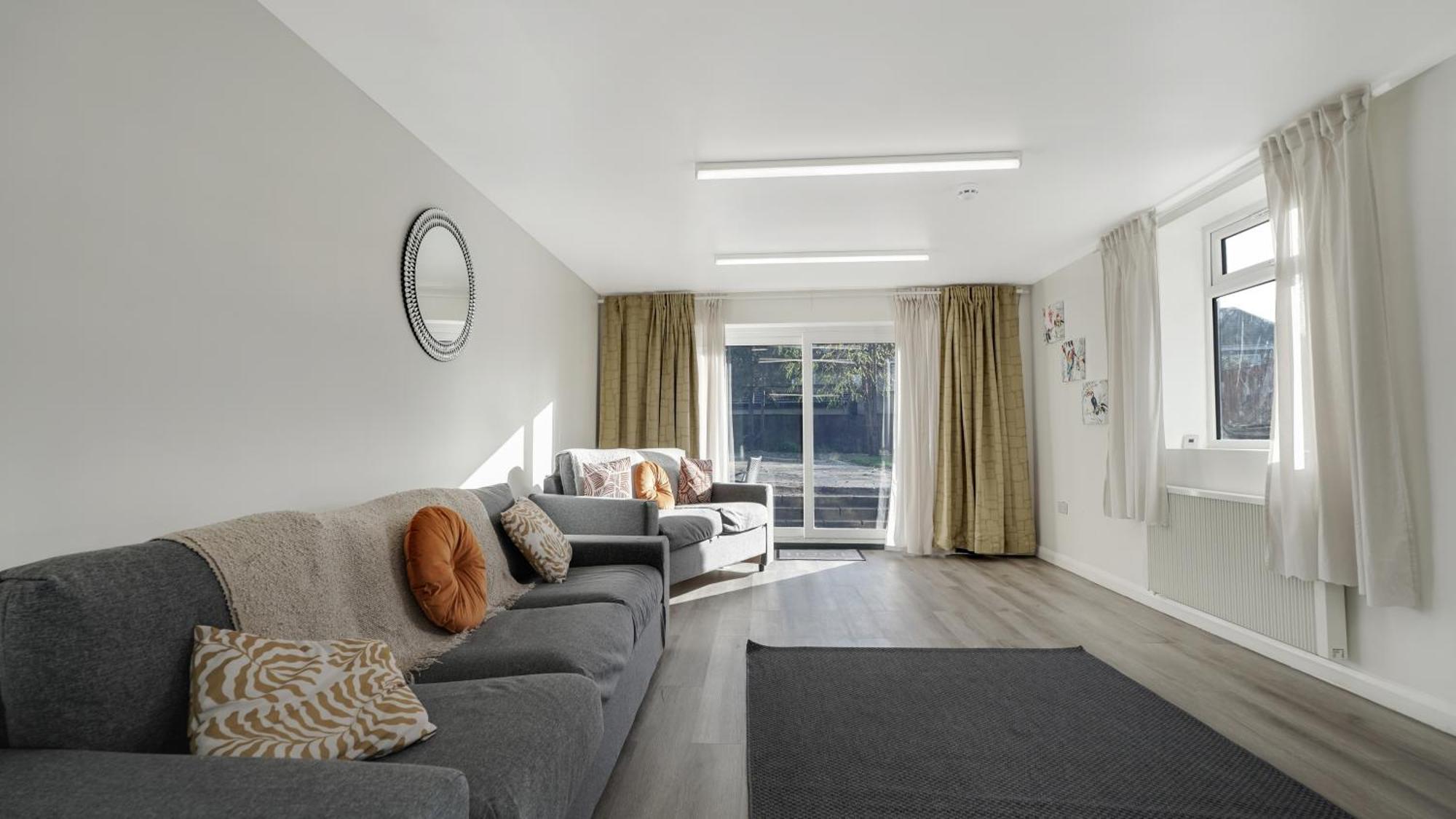 Place To Stay In Longbridge Barking  Esterno foto