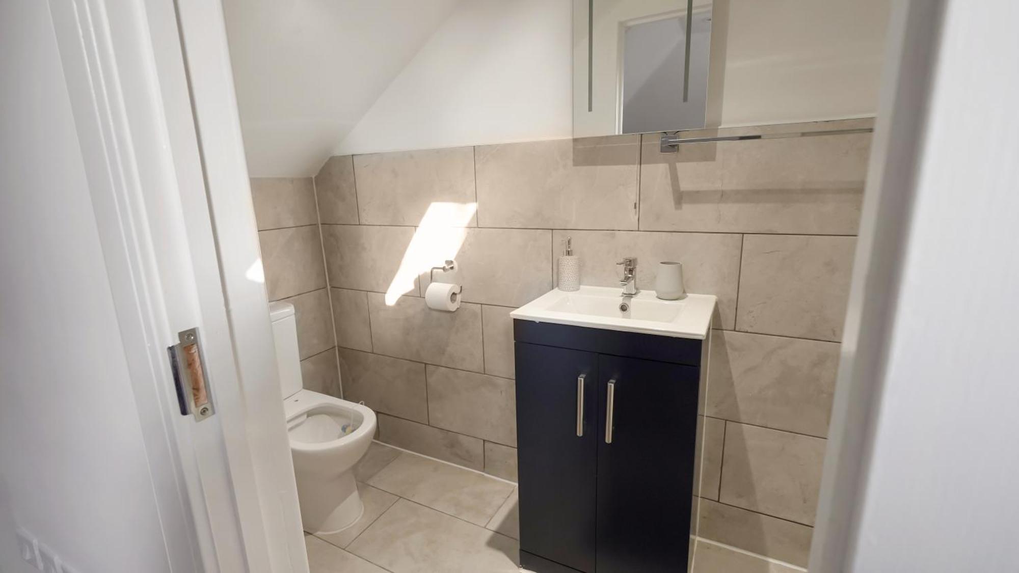 Place To Stay In Longbridge Barking  Esterno foto