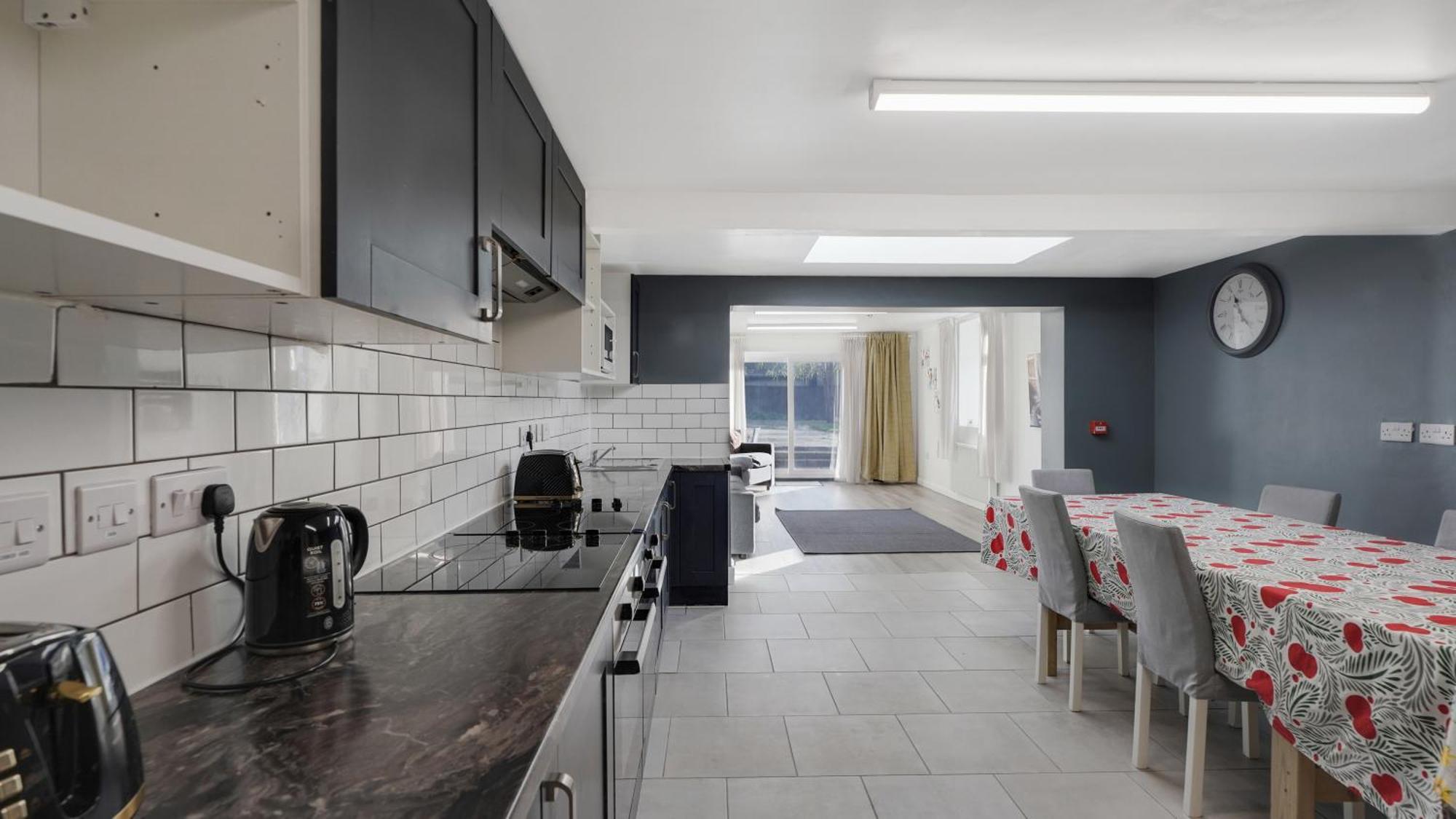 Place To Stay In Longbridge Barking  Esterno foto