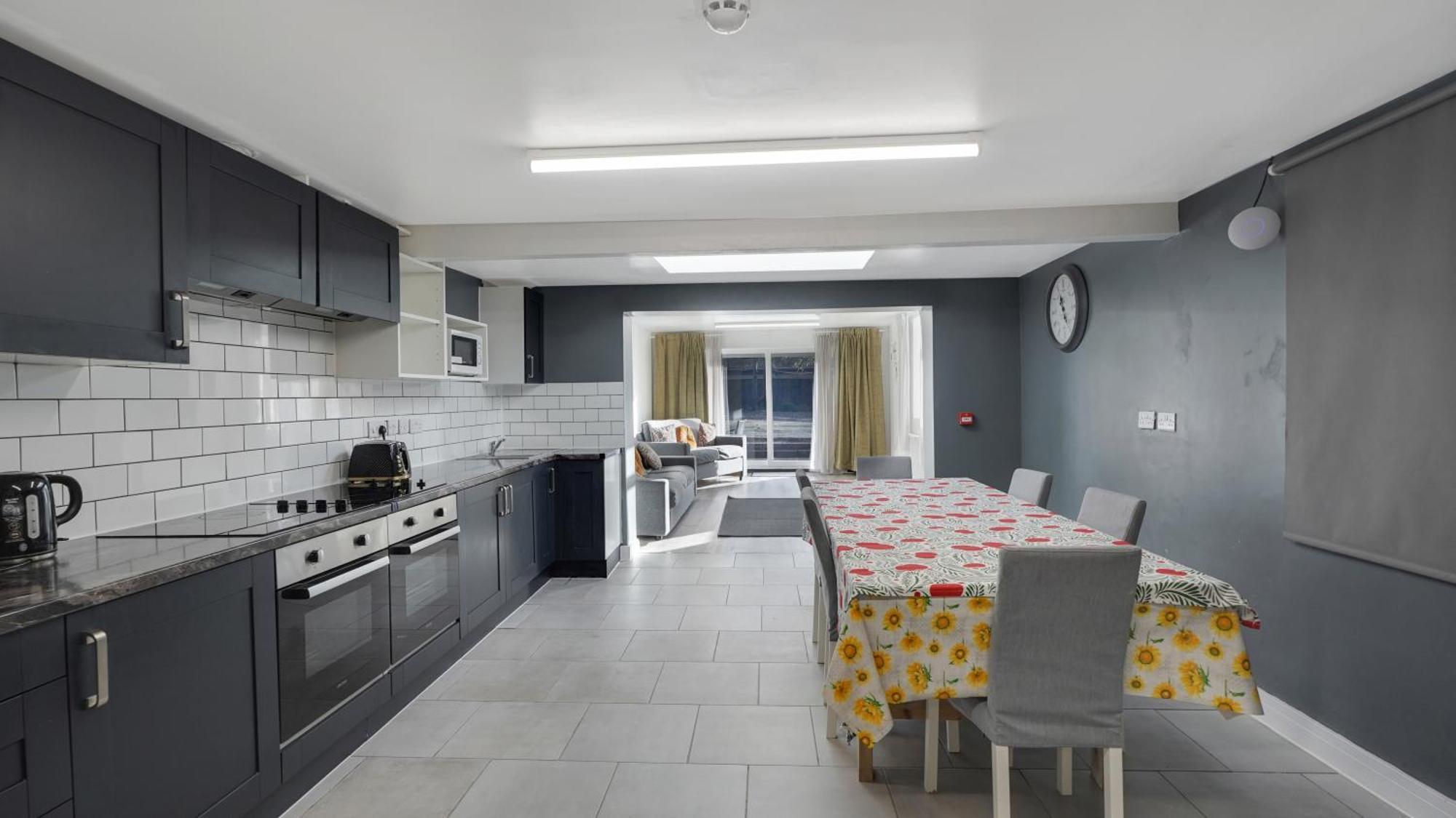 Place To Stay In Longbridge Barking  Esterno foto