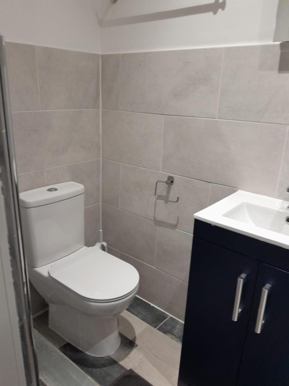 Place To Stay In Longbridge Barking  Esterno foto